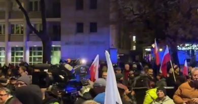 В Польщі почався «державний переворот»: Війська та армія стягнуті до сейму. Відео