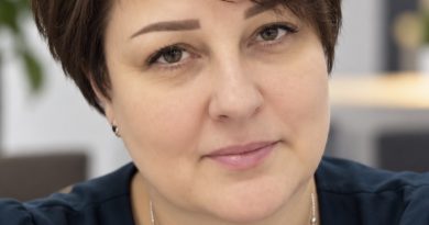 Приїхавши на дачу до батьків чоловіка на три години раніше, Лариса почула їхню розмову — і подала на розлучення…