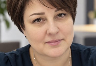 Приїхавши на дачу до батьків чоловіка на три години раніше, Лариса почула їхню розмову — і подала на розлучення…