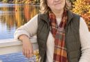 Я вирушила до доньки. Коли постукала у двері, їх відчинив мій зять… у самих трусах, з явно здивованим виглядом. — А чому ти не на роботі? Сьогодні ж середа! — запитала я. — Я не працюю, — буркнув він. — Давно?