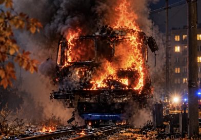 Відбулося влучання по потягу з людьми: Укрзалізниця повідомила трагічну звістку